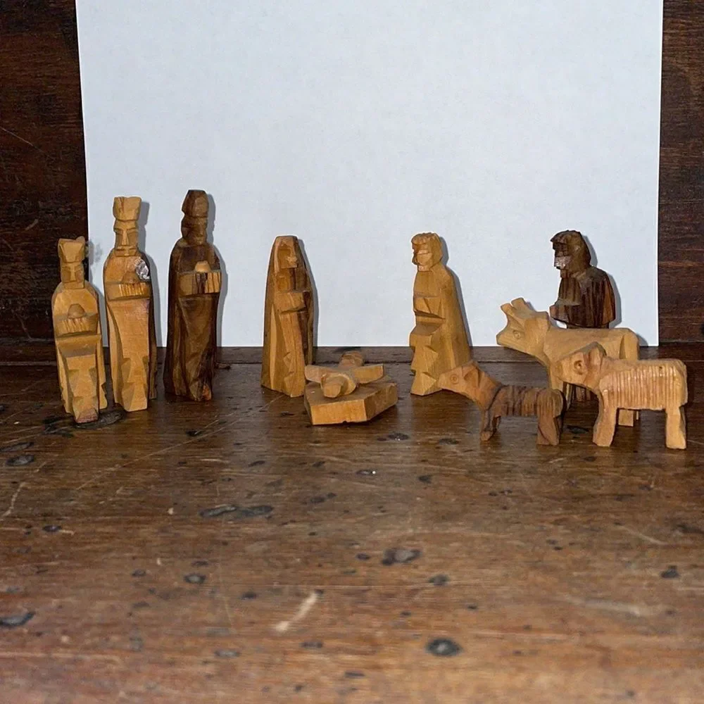 Vtg 11 piece hand carved wooden nativity scene Christmas decoration‎